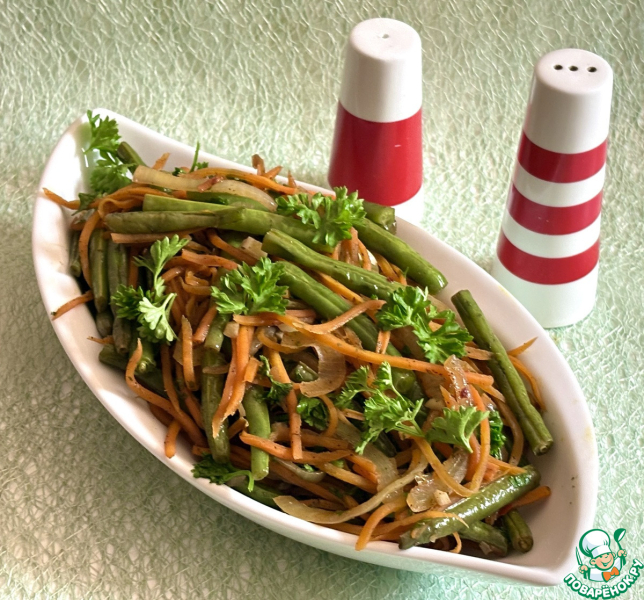 Стручковая фасоль с морковью