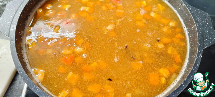 Суп с копчёными рёбрышками и фасолью