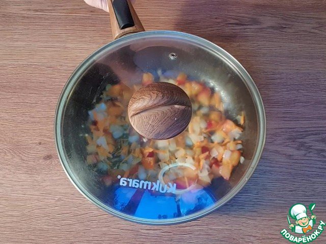 Суп с сыром и обжаренным картофелем