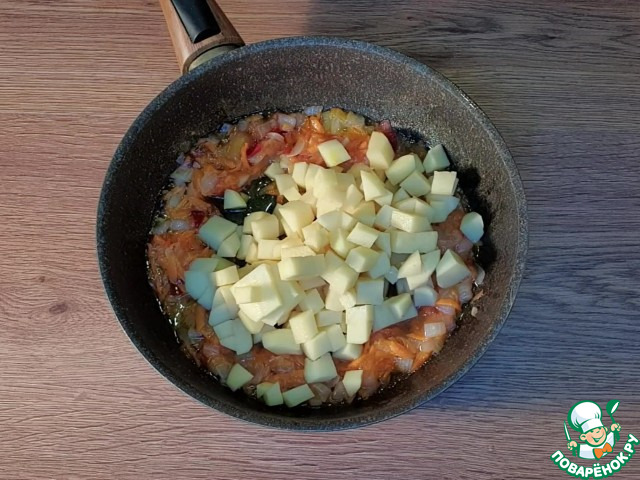 Суп с сыром и обжаренным картофелем