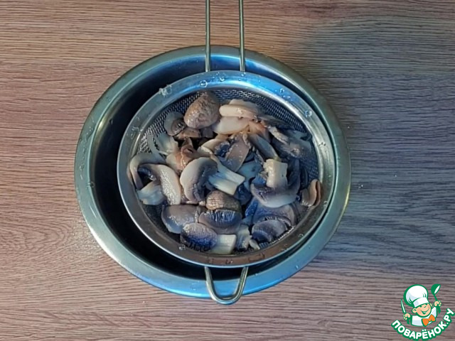 Суп с сыром и обжаренным картофелем