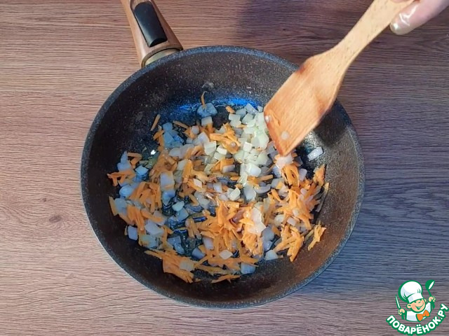 Суп с сыром и обжаренным картофелем