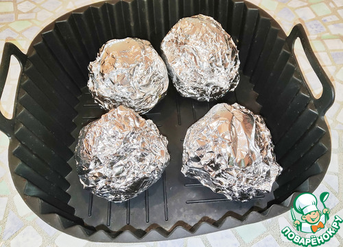Свекольный салат с авокадо и мягким сыром