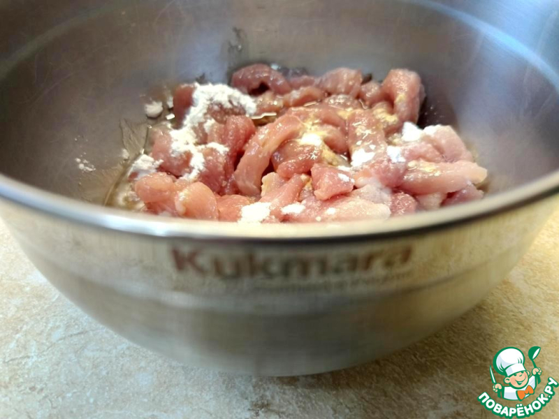 Свинина по-азиатски со свежими огурцами