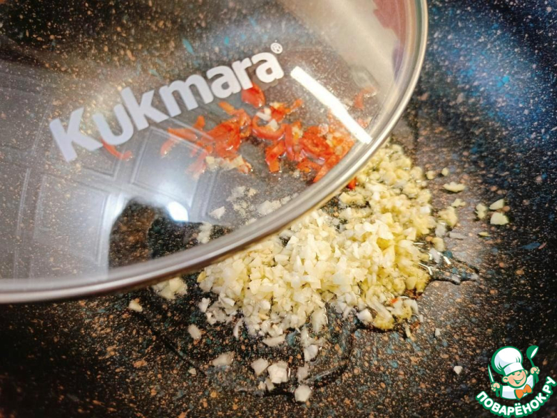 Свинина по-азиатски со свежими огурцами