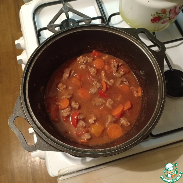 Свинина с фасолью и овощами