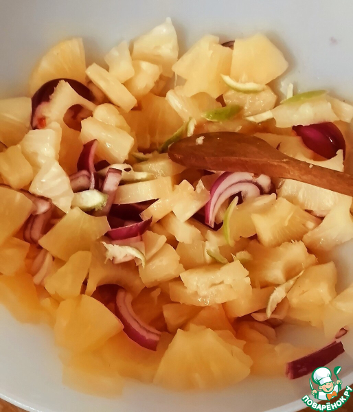 Сыр халуми с сальсой из ананасов