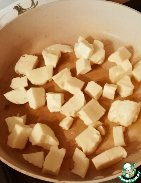Сыр халуми с сальсой из ананасов