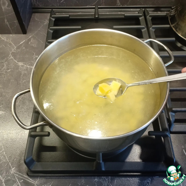 Сырный суп с грибами и колбасками