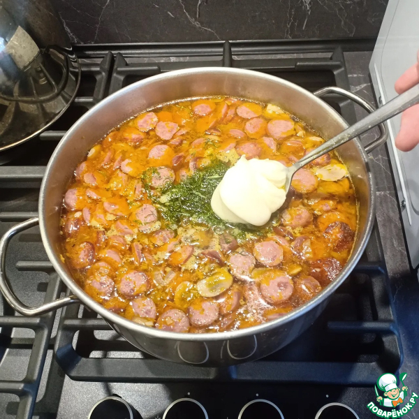 Сырный суп с грибами и колбасками