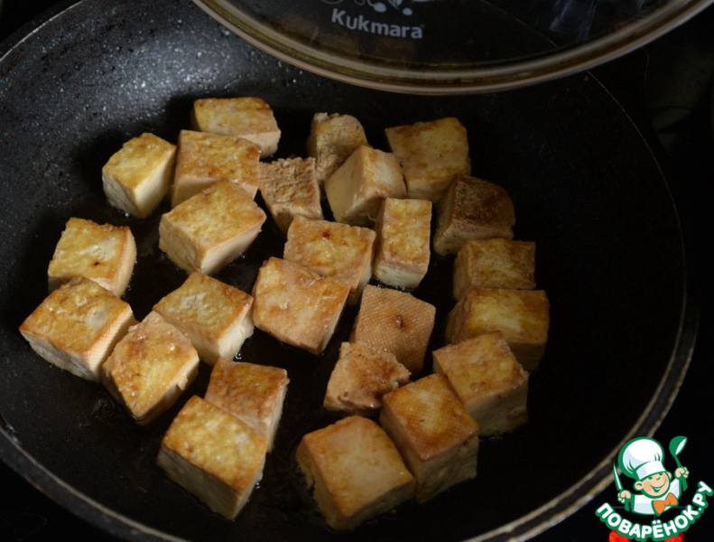 Теплый картофельный салат с овощами и тофу