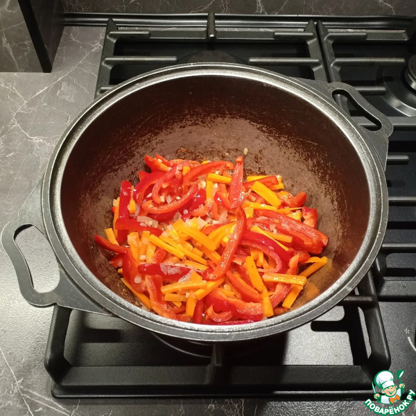 Тяхан с курицей и овощами