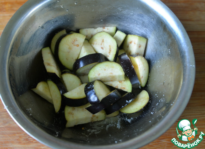 Тёплый салат из баклажанов и мяса