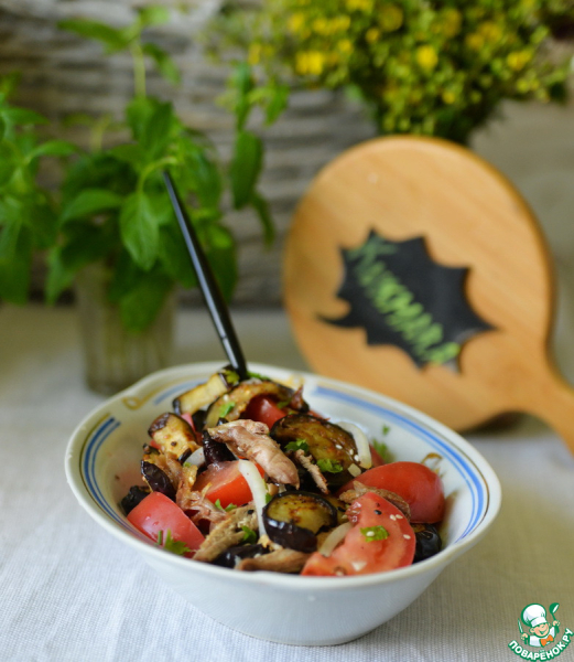 Тёплый салат из баклажанов и мяса