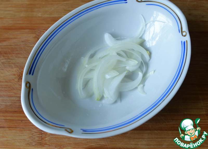 Тёплый салат из куриной печени с фасолью