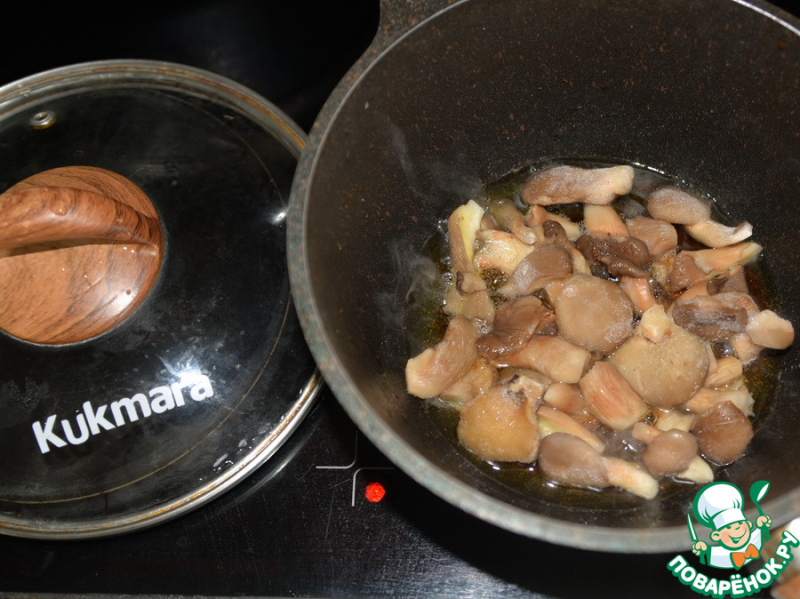 Тёплый салат из куриной печени с вешенками