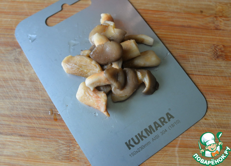 Тёплый салат из куриной печени с вешенками
