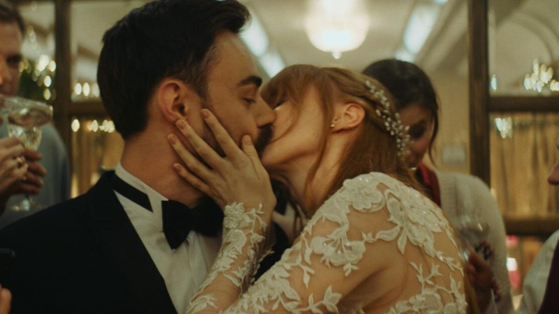 Точно не "Иронию судьбы": что посмотреть в новогоднюю ночь