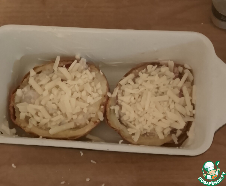 Традиционный рыбный пирог в кожуре картофеля