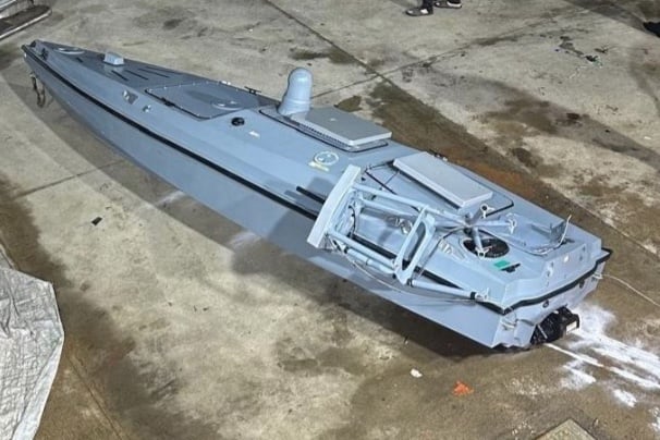 Турецкие рыбаки нашли морской дрон, который может принадлежать Украине | ВИДЕО