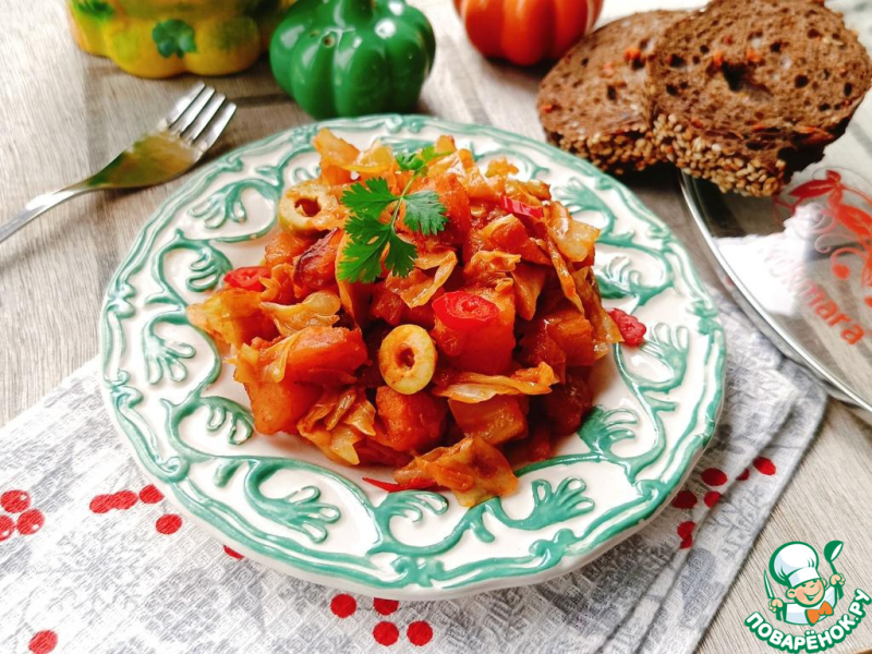 Тушеная капуста с картофелем и оливками