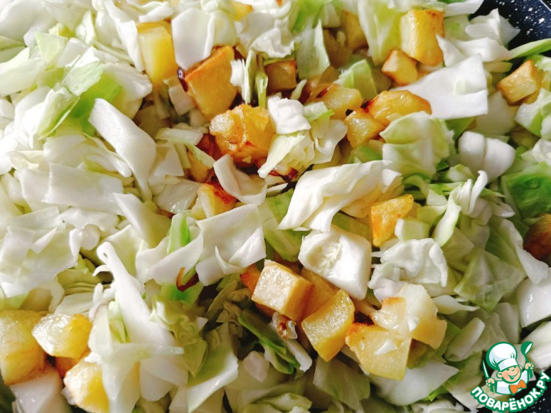 Тушеная капуста с картофелем и оливками