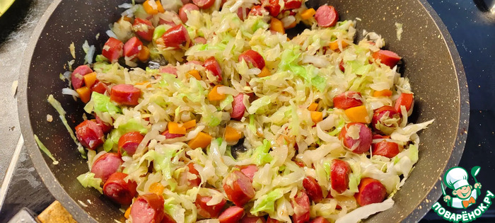 Тушеная капуста с копчёными колбасками