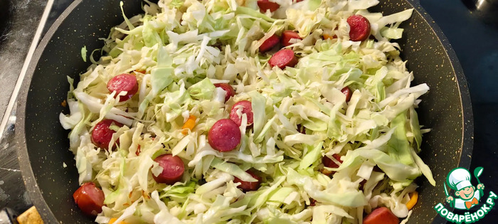 Тушеная капуста с копчёными колбасками