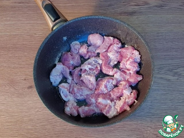 Тушеная картошка с мясом в кастрюле