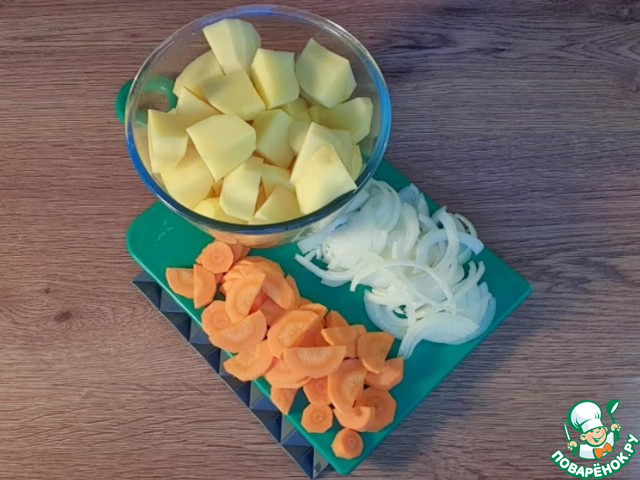 Тушеная картошка с мясом в кастрюле