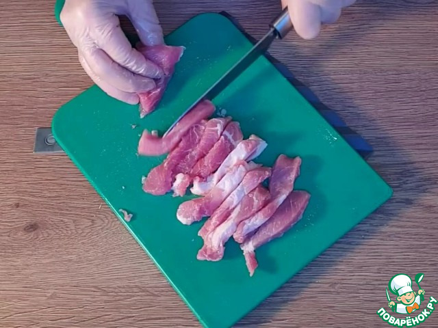 Тушеная картошка с мясом в кастрюле