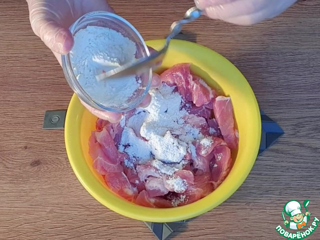 Тушеная картошка с мясом в кастрюле