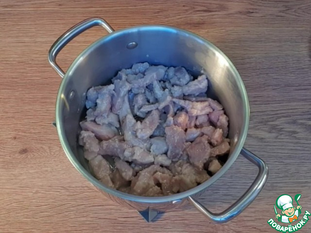 Тушеная картошка с мясом в кастрюле