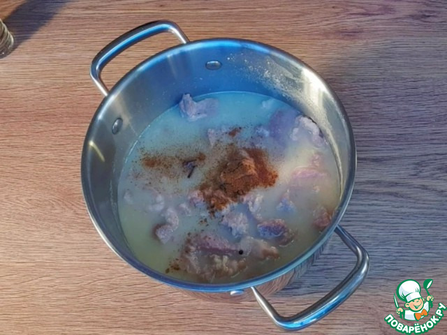 Тушеная картошка с мясом в кастрюле