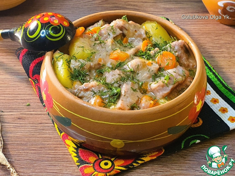 Тушеная картошка с мясом в кастрюле
