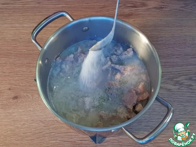 Тушеная картошка с мясом в кастрюле