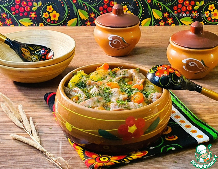 Тушеная картошка с мясом в кастрюле