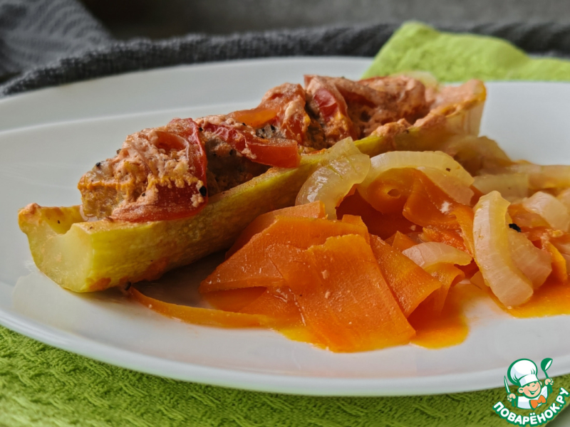Тушеные кабачковые лодочки с чевапчичи