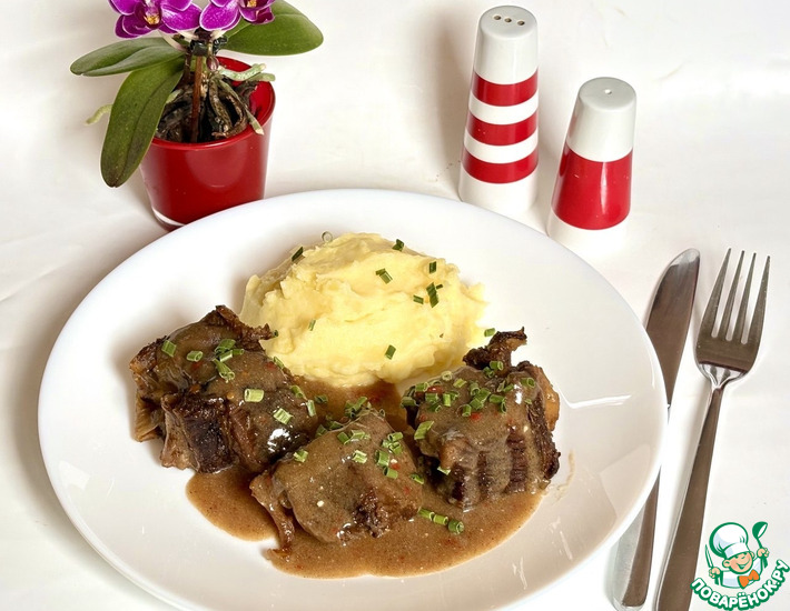 Тушёные говяжьи рёбра