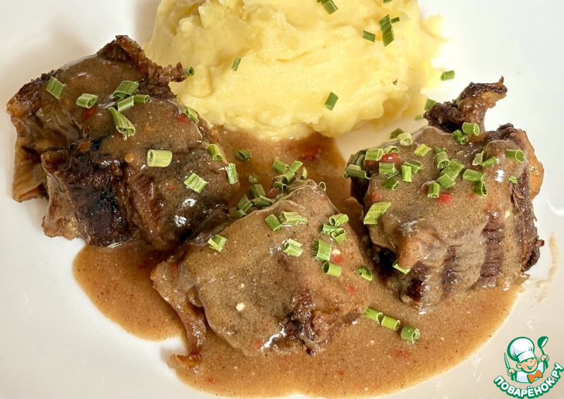 Тушёные говяжьи рёбра