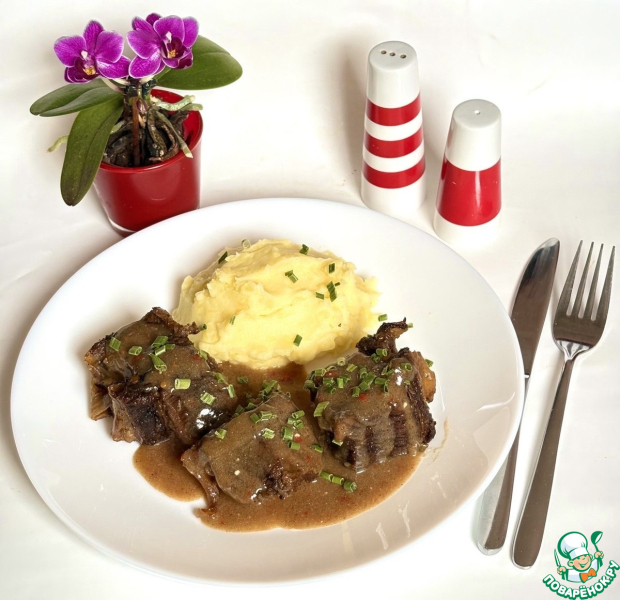 Тушёные говяжьи рёбра