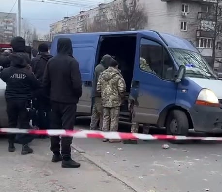 В Днепре мужчина ранил ножом двух сотрудников ТЦК, произошла стрельба | ВИДЕО