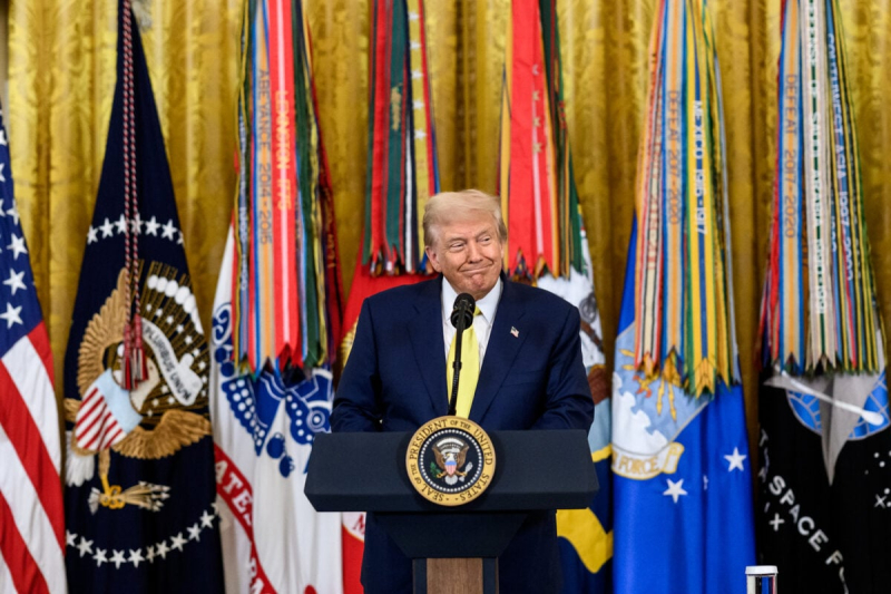 В Конгрессе США заявили, что Трамп был «информатором ФБР по делу Эпштейна»