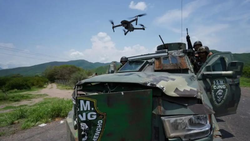 В Мексике картели начали воевать дронами со сбросами | ВИДЕО