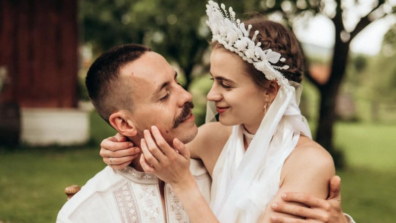 В стиле эко-бохо: звезда сериала "Поймать Кайдаша" очаровала фотографиями со свадьбы