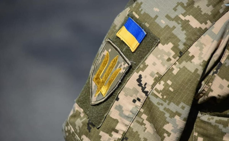 В Тернополе во время проверки документов мужчина наехал на двух военнослужащих ТЦК, один из них применил оружие