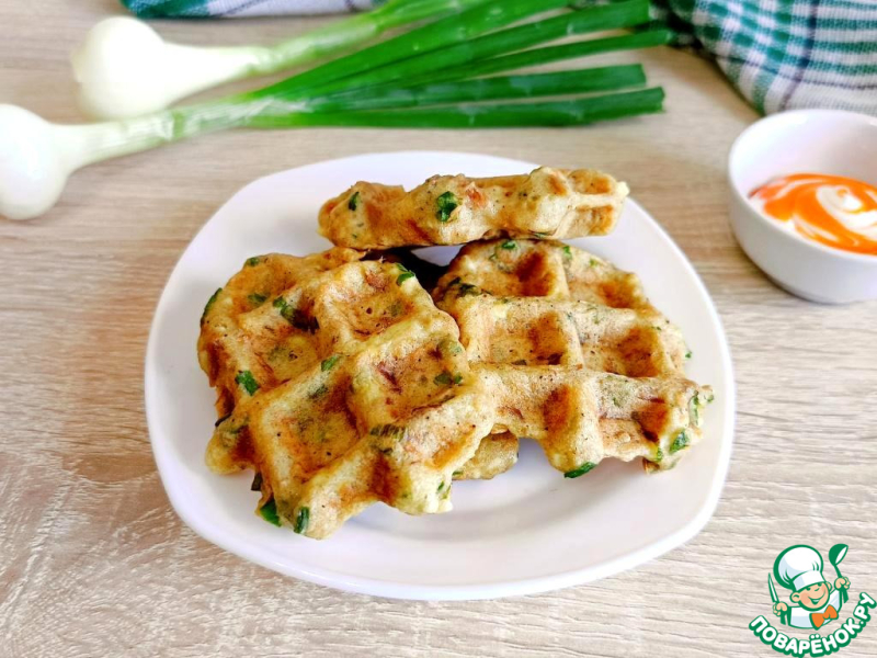 Вафли с тунцом и зеленым луком