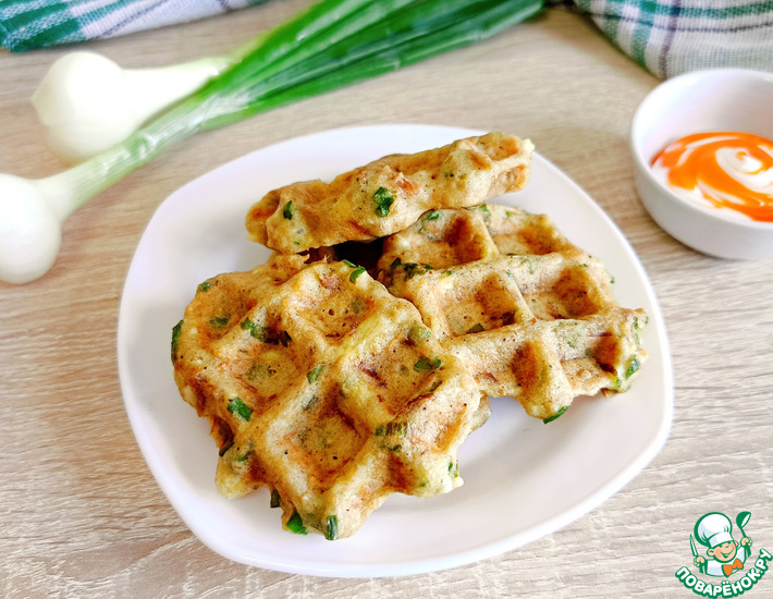Вафли с тунцом и зеленым луком