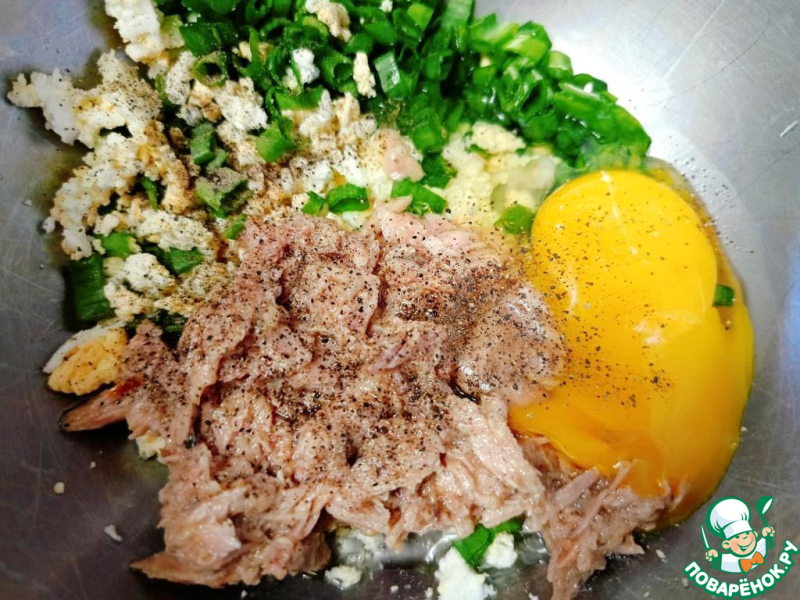 Вафли с тунцом и зеленым луком
