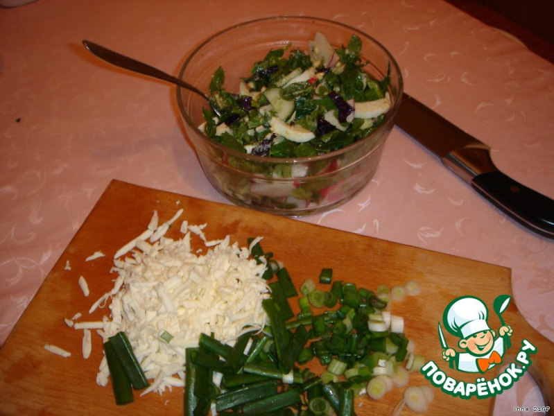 Весенний салат из редиса со шпинатом